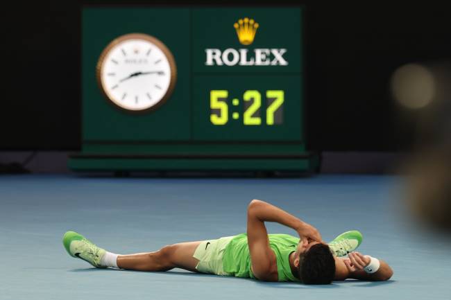 2026 Australian Open – Day 13 MELBOURNE, AUSTRALIA - JANUARY 30: Carlos Alcaraz of Spain celebrates his victory in the Men's Singles Semifinal match against Alexander Zverev of Germany during day 13 of the 2026 Australian Open at Melbourne Park on January 30, 2026 in Melbourne, Australia. (Photo by Phil Walter/Getty Images)