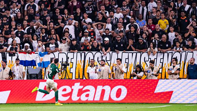 SAO PAULO, BRAZIL - FEBRUARY 8: José Manuel López of Palmeiras celebrates after scoring the team's first goal during a Campeonato Paulista 2026 match between Corinthians and Palmeiras at Neo Quimica Arena on February 8, 2026 in Sao Paulo, Brazil. (Photo by Riquelve Nata/Sports Press Photo/Getty Images)