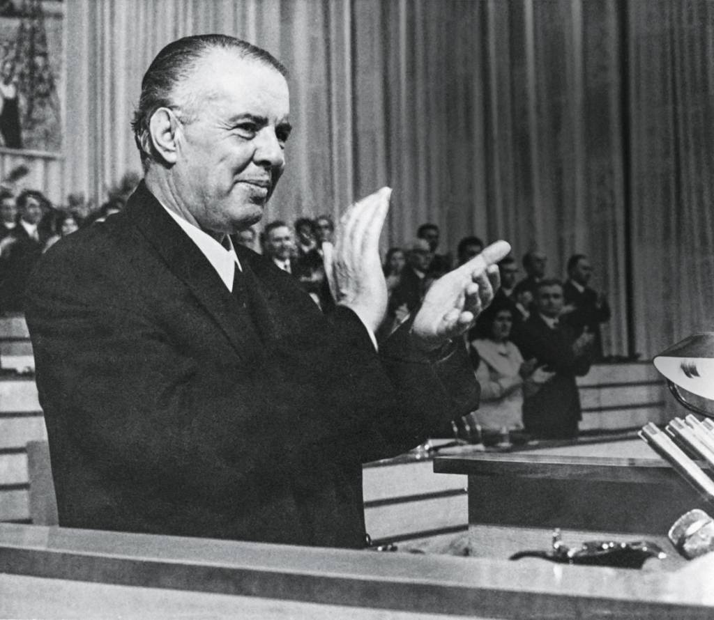 000_1JU8O0.jpg HISTÓRIA - O ditador Enver Hoxha: adorado pelo brasileiro João Amazonas, do Partido Comunista do Brasil